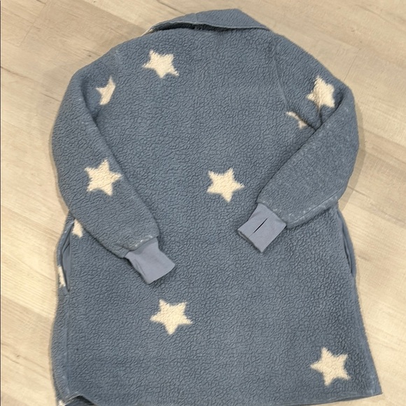 bumblebella Jackets & Blazers - 🎉 CLEARANCE GUC BumbleBella Star Pattern blue cozy fleece wrap jacket 🥰